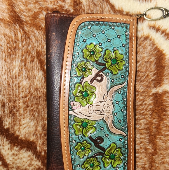 Clutch - Picture 3 of 3